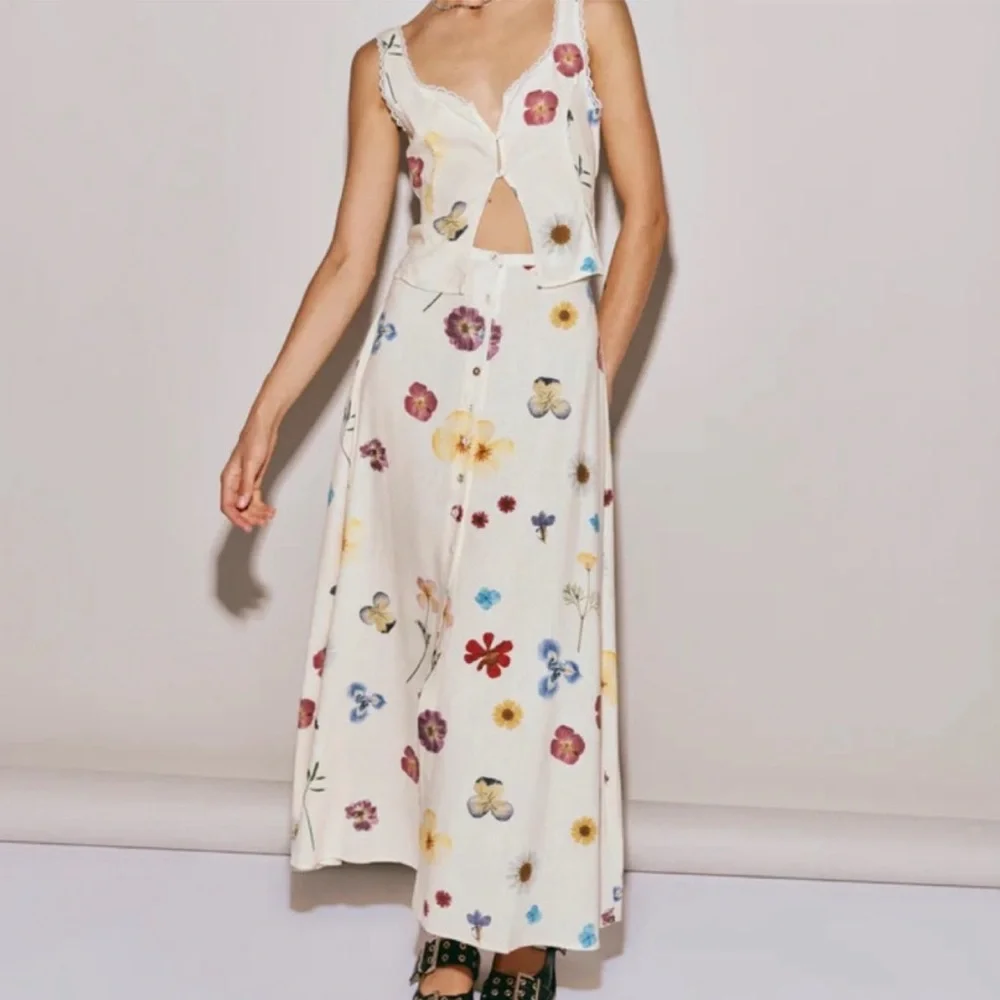 NWT VRG Floral Set - Picture 6 of 8